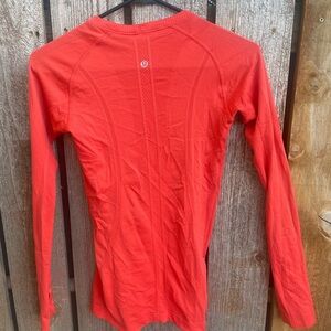 Lululemon long sleeve swiftly tech size 4.